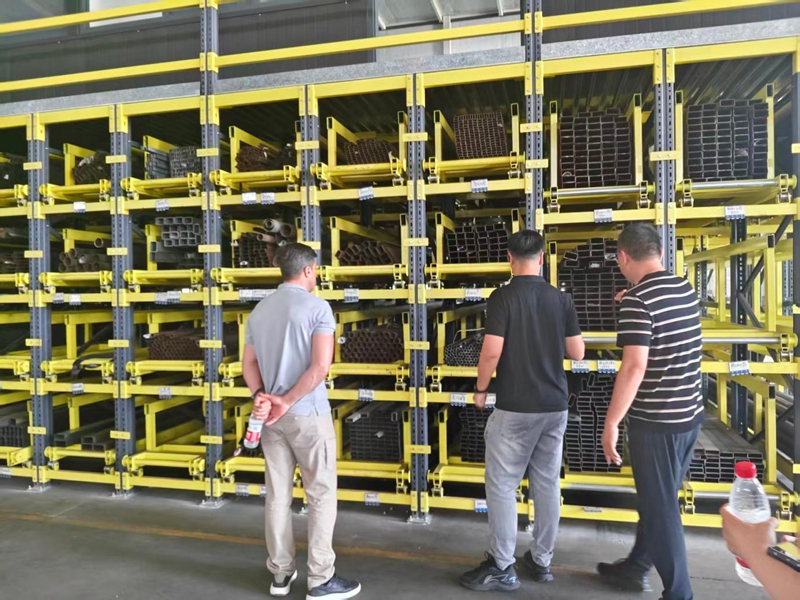 Бразильские клиенты посещают компанию HEGERLS, чтобы ознакомиться с интеллектуальными решениями для автоматизации склада