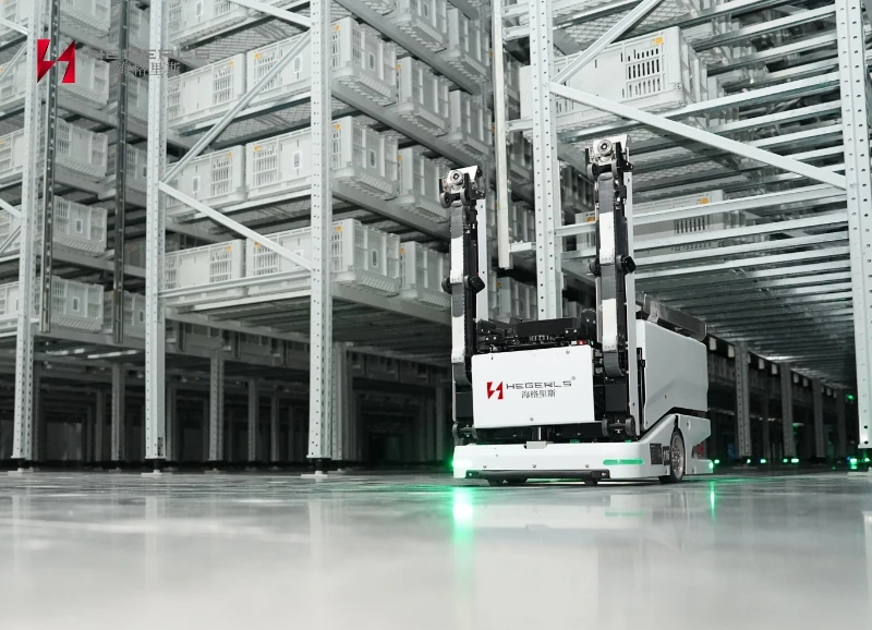 Взбирающийся складской робот